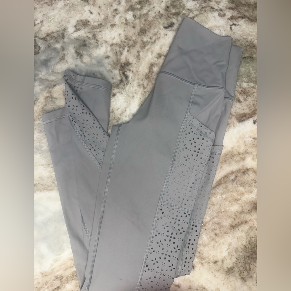 Aerie High Rise Laser Cut Floral 7/8 Leggings -Gray Sz S